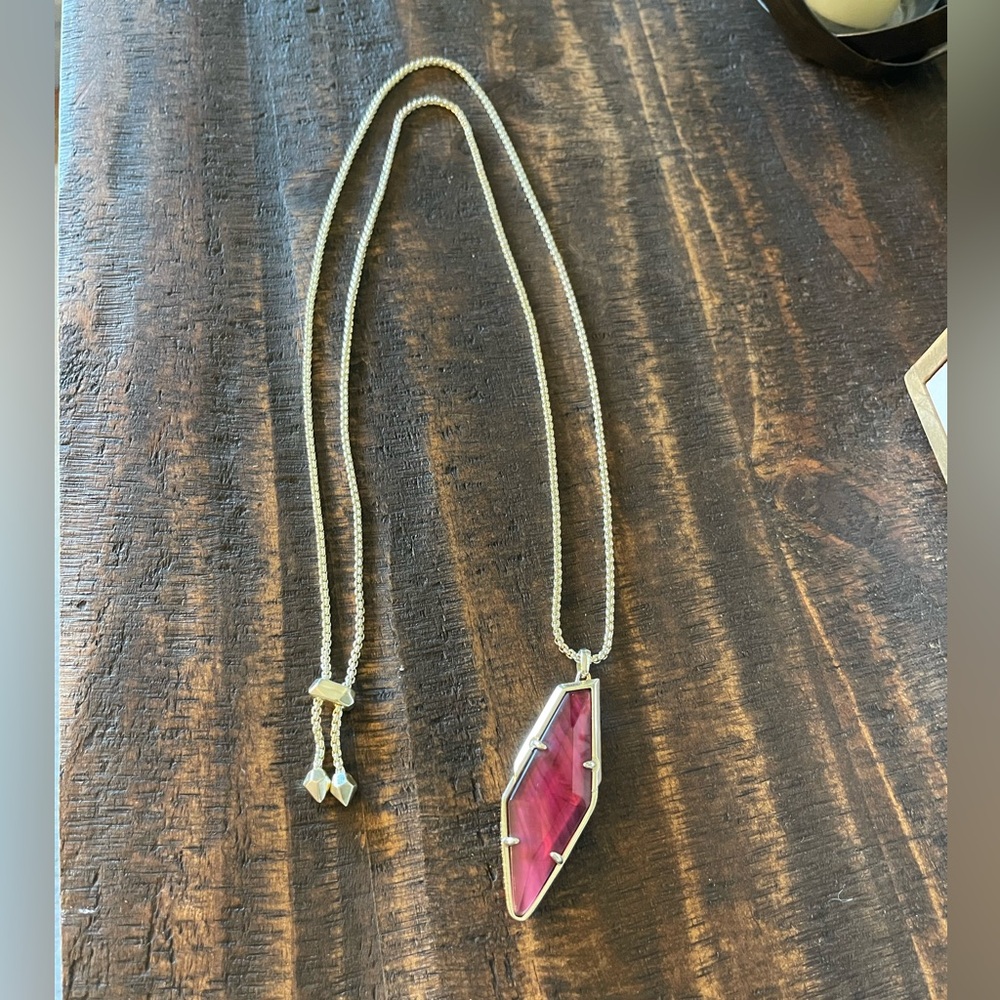 Kendra Scott necklace